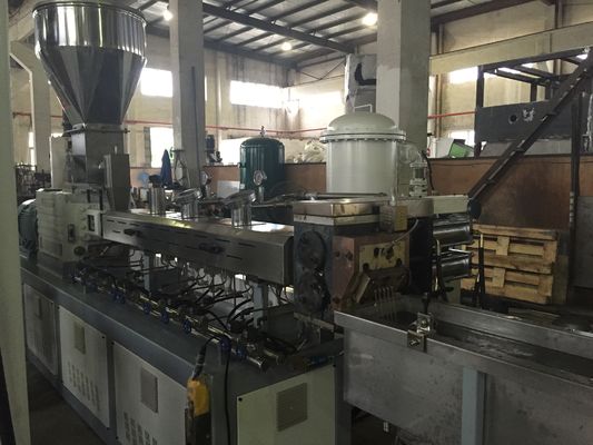 Industriële dubbele schroef-extrudermachine Elektrische kunststofcompoundmachine Automatisch